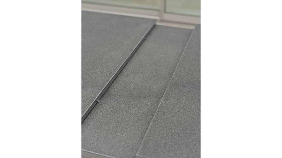 Lot composé d'une table de jardin DANIA-TB210-STONE-N avec rallonge et de 4 chaises STOCKHOLM-CH empilables