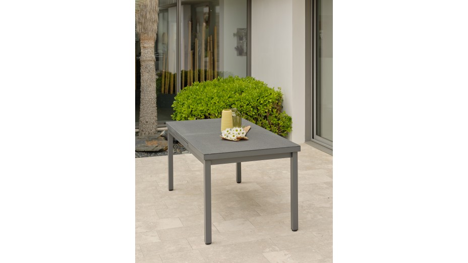 Lot composé d'une table de jardin DANIA-TB210-STONE-N avec rallonge et de 4 chaises STOCKHOLM-CH empilables