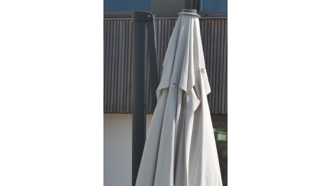 Parasol déporté SEVILLA (2,5x2,5 m) en aluminium gris anthracite et toile polyester - GRIS