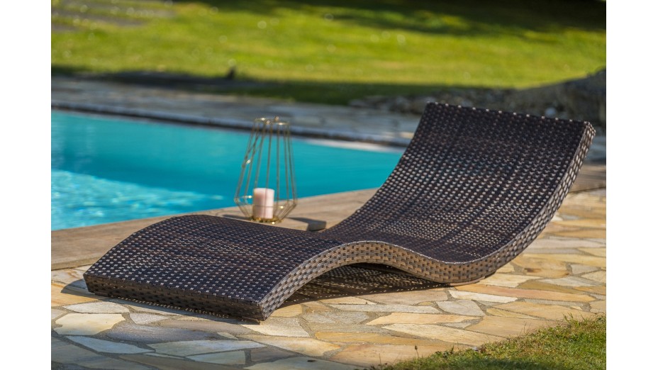 Bain de soleil CANCUN empilable en résine tressée - CHOCOLAT