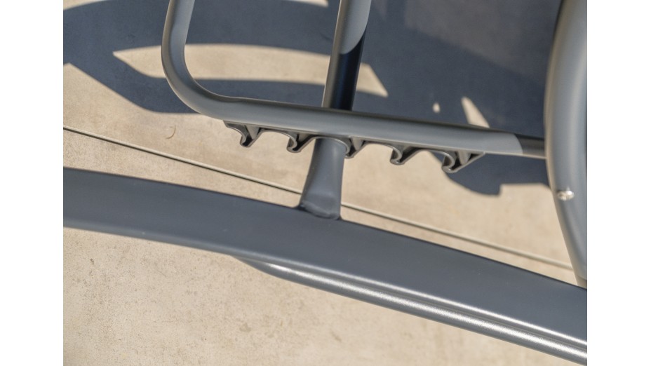 Lot composé de 2 bains de soleil CL76GREY (pré-montés) empilables