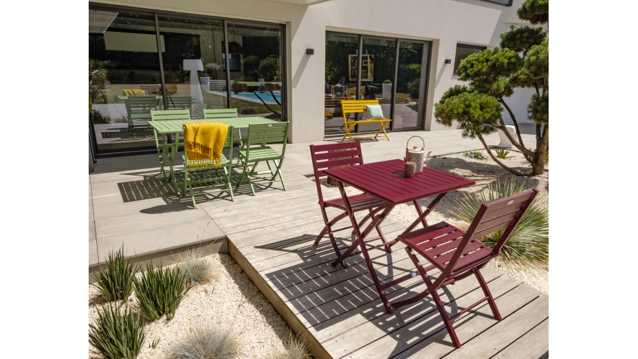 Lot composé d'une table de jardin MARIUS-TB70-CARMIN pliante et de 2 chaises MARIUS-CP-CARMIN pliantes