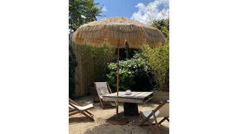 Parasol à franges HAWAI (diam. 200 cm) en acier finition bois - MARRON