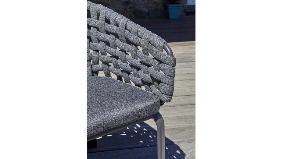 Lot composé d'une table de jardin CAMARGUE-TB220 et de 8 fauteuils CAMARGUE-FT