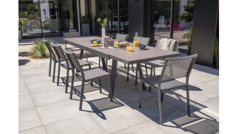 Lot composé d'une table de jardin STOCKHOLM-TB300-CER avec rallonge et de 8 chaises STOCKHOLM-CH empilables