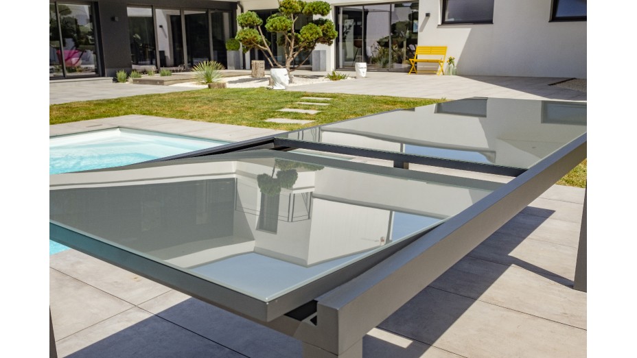 Lot composé d'un table de jardin TOLEDE-TB300-NOIR avec rallonge et de 8 fauteuils TOLEDE-FT empilables