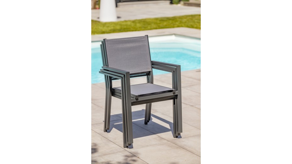 Lot composé d'un table de jardin TOLEDE-TB300-NOIR avec rallonge et de 8 fauteuils TOLEDE-FT empilables