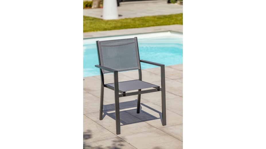 Lot composé d'un table de jardin TOLEDE-TB300-NOIR avec rallonge et de 8 fauteuils TOLEDE-FT empilables