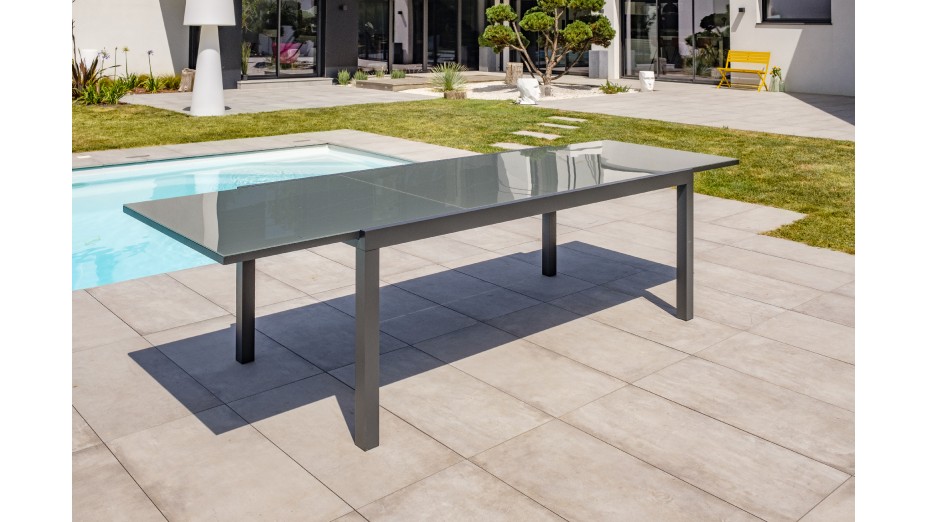 Lot composé d'un table de jardin TOLEDE-TB300-NOIR avec rallonge et de 8 fauteuils TOLEDE-FT empilables