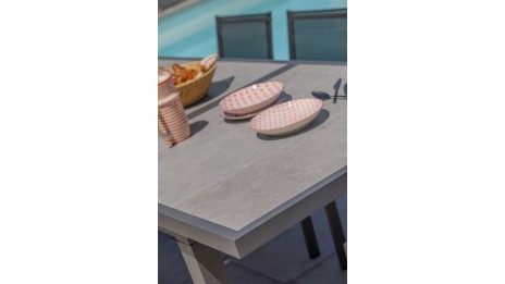 Lot composé d'une table de jardin VENISE-TB250 avec rallonge et de 8 fauteuils ALU-MIAMI-FT empilables