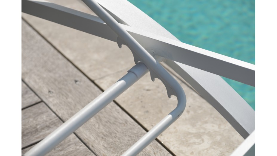 Lot composé de 2 bains de soleil BARCELONA-CL-BLANC empilables