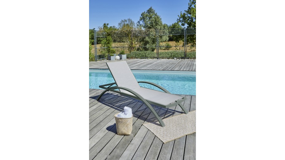 Lot composé de 2 bains de soleil BARCELONA-CL-KAKI empilables