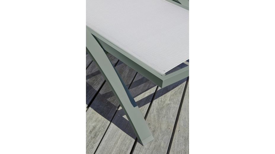 Lot composé de 2 bains de soleil BARCELONA-CL-KAKI empilables