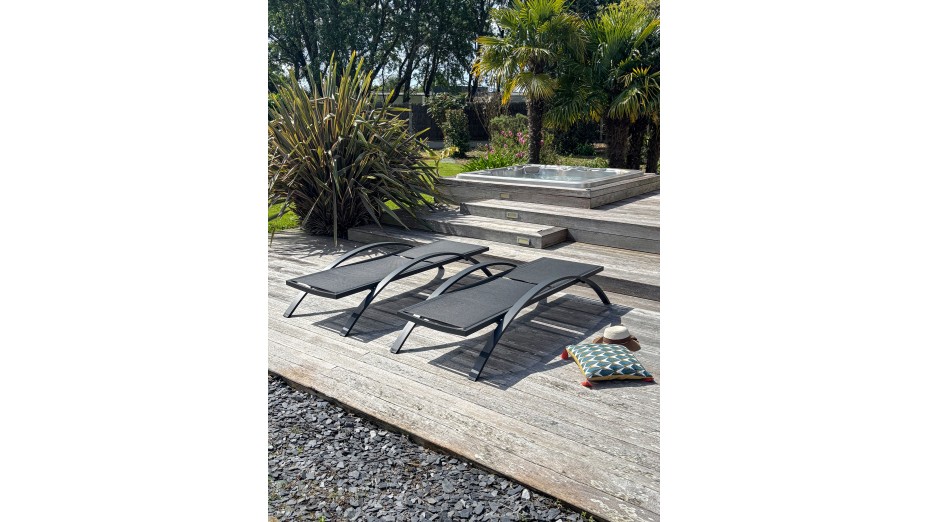 Lot composé de 2 bains de soleil BARCELONA-CL-NOIR empilables