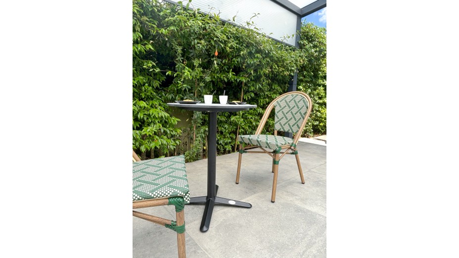 Lot composé d'une table de jardin BISTRO-TB60-HPL-MB et de 2 fauteuils BISTRO-FT-TEX-VERT empilables