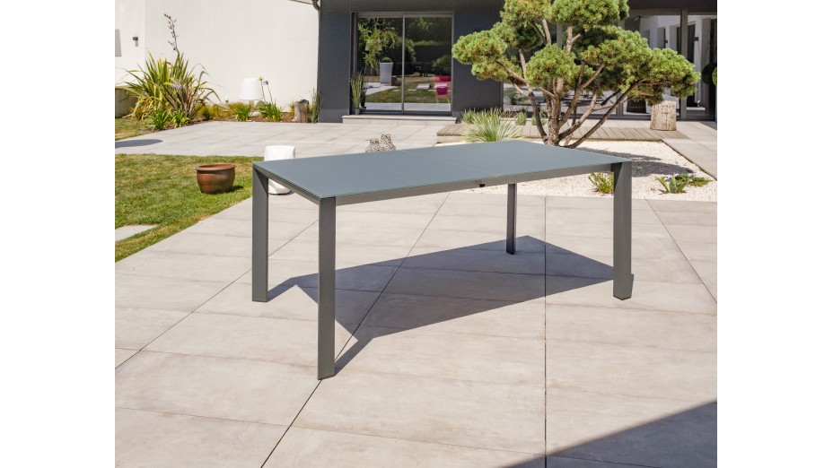 Lot composé d'une table de jardin HONFLEUR-TB250 avec rallonge et de 8 fauteuils pliants HONFLEUR-DC