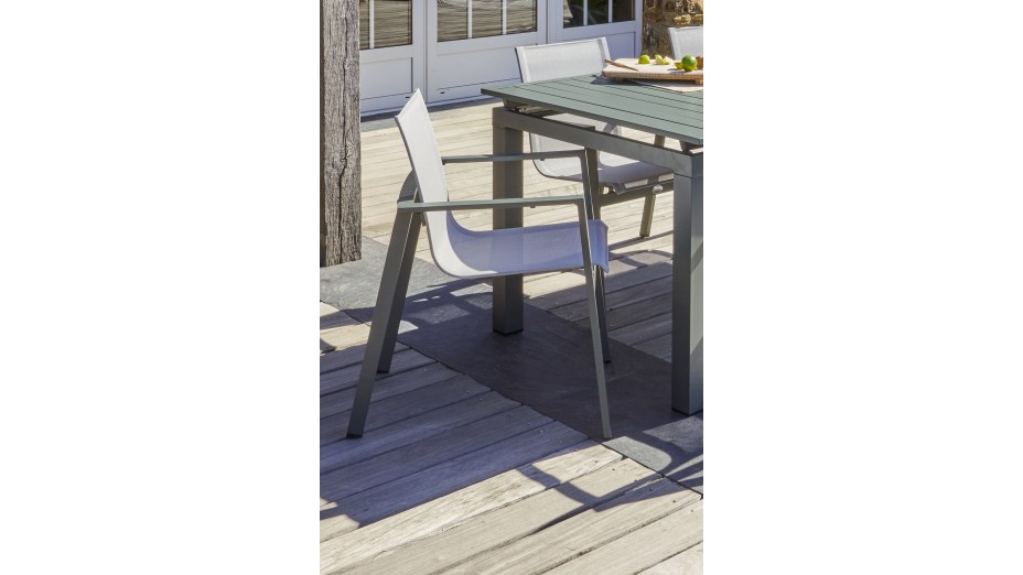 Lot composé d'une table de jardin MIAMI-TB240-KAKI avec rallonge et de 6 fauteuils MIAMI-FT-KAKI empilables